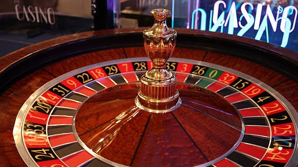 European Roulette wheel and betting layout
